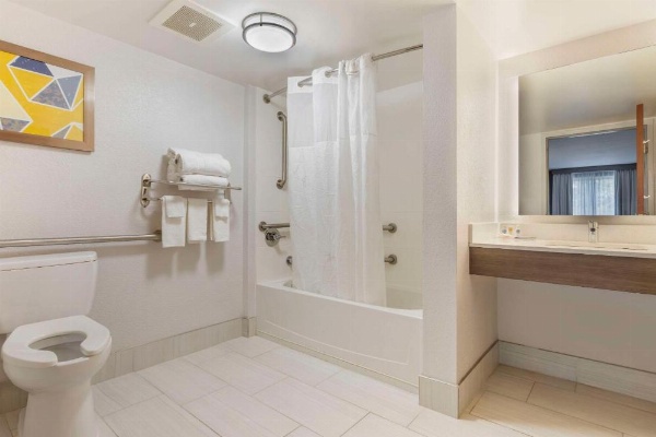 Comfort Suites Columbia Northeast - Fort Jackson image 8